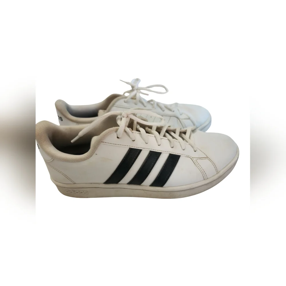 Adidas Men’s White Sneakers w/ Black Stripes Size 8.5. Pre‑Owned, Good Condition - Picture 2 of 4